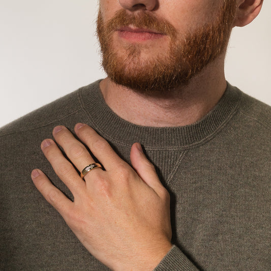 Men's Diamond Wedding Band in 10K Yellow Gold (0.08 ct tw)