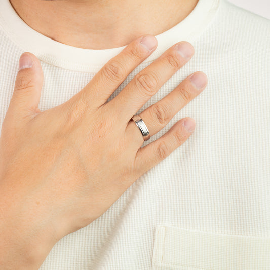 Men's Wedding Band in 10K White Gold - Size 10